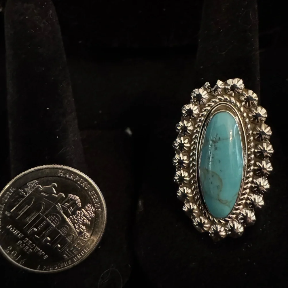 Sterling Silver and genuine kingman Turquoise Oval‎ ring